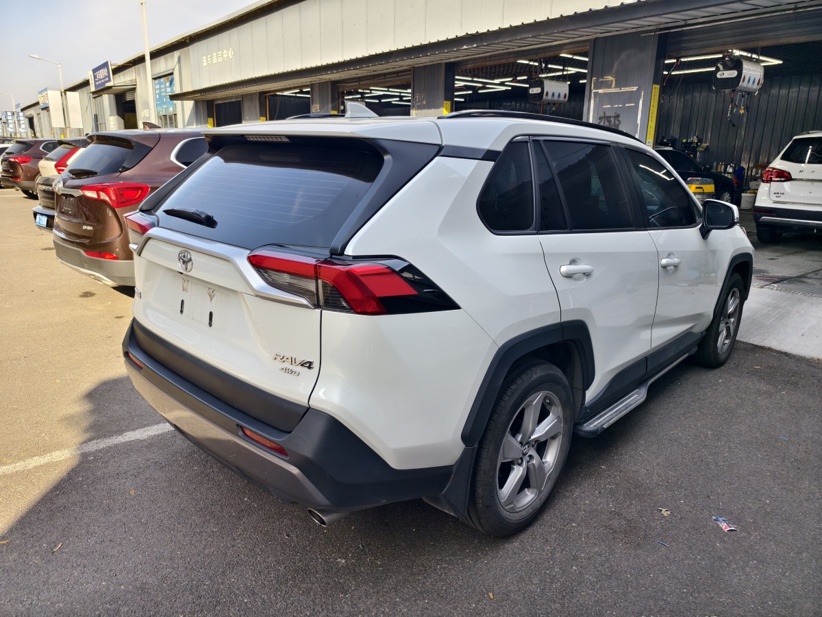 2022年3月豐田 RAV4  2018款 榮放 2.0L CVT兩驅(qū)風(fēng)尚版