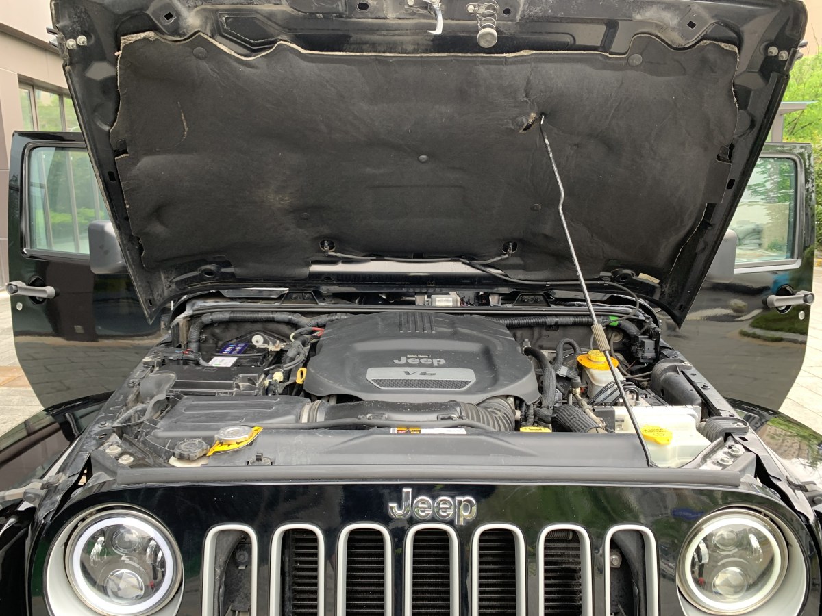 2018年10月Jeep 牧马人  2017款 3.0L Sahara 四门舒享版