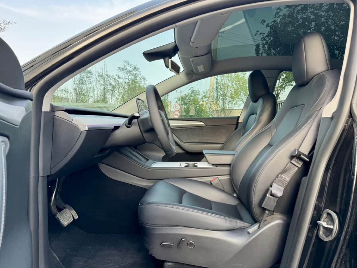 特斯拉 Model Y  2024款 后輪驅(qū)動(dòng)版圖片