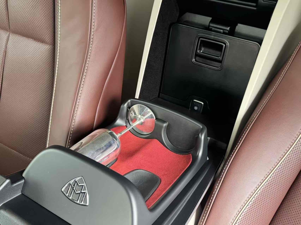 奔馳 邁巴赫GLS  2022款 GLS 600 4MATIC 禮尚版圖片