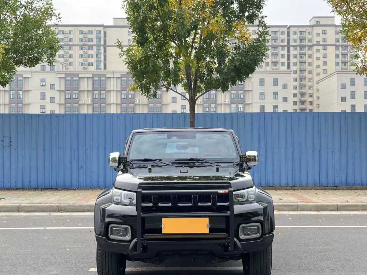 北京 BJ40  2020款 2.0T 自動四驅(qū)城市獵人版?zhèn)b客型圖片