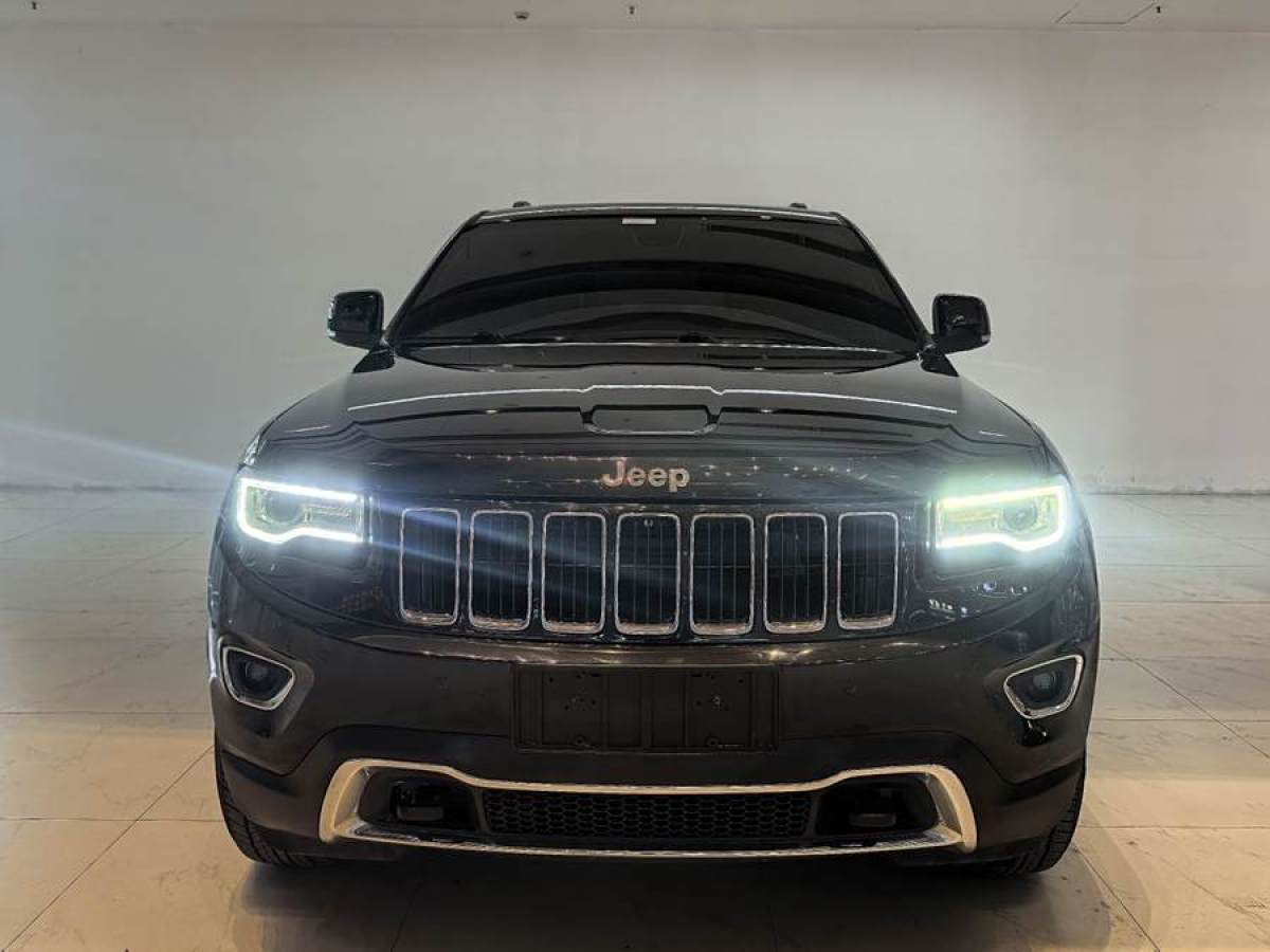 Jeep 大切諾基  2016款 3.0L 舒享導(dǎo)航版圖片