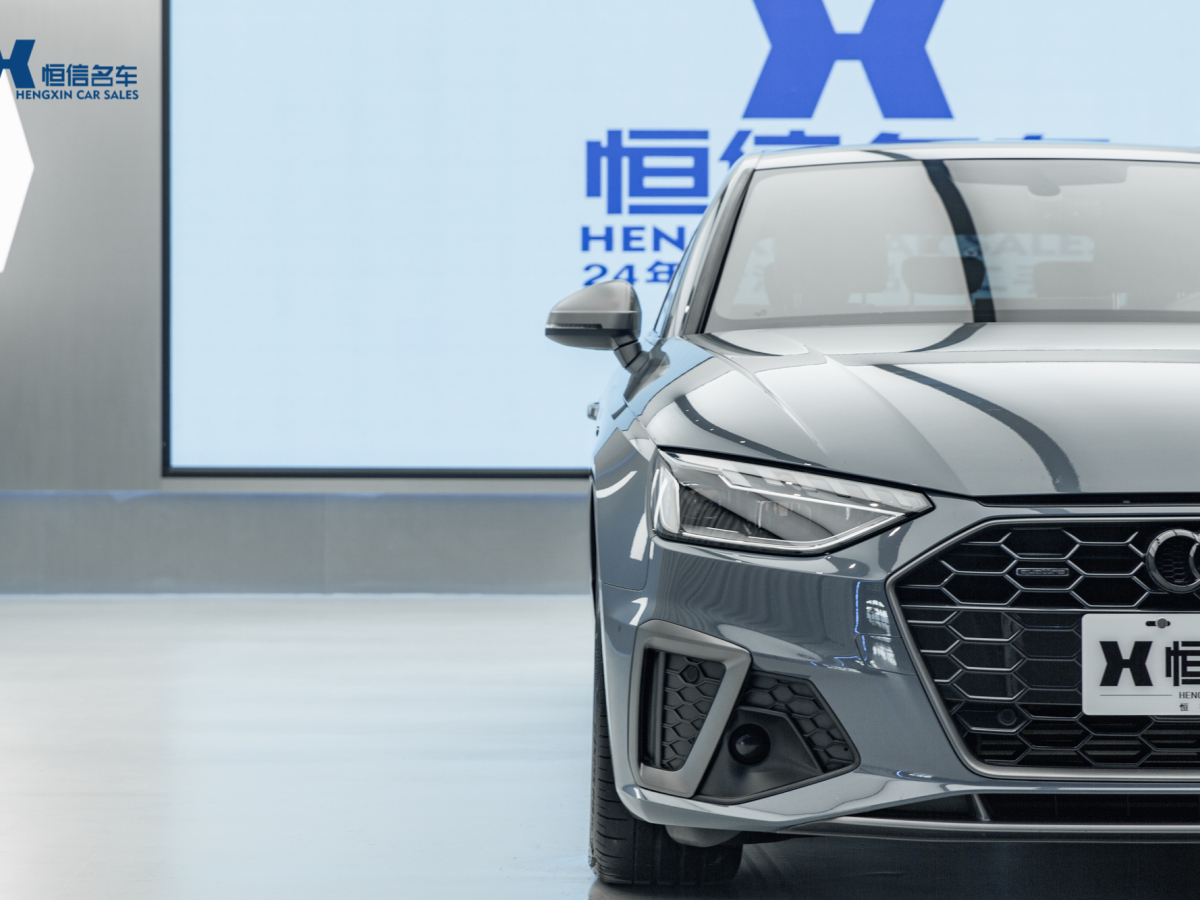 2022年11月奧迪 奧迪A4L  2022款 40 TFSI quattro RS套件燃速型