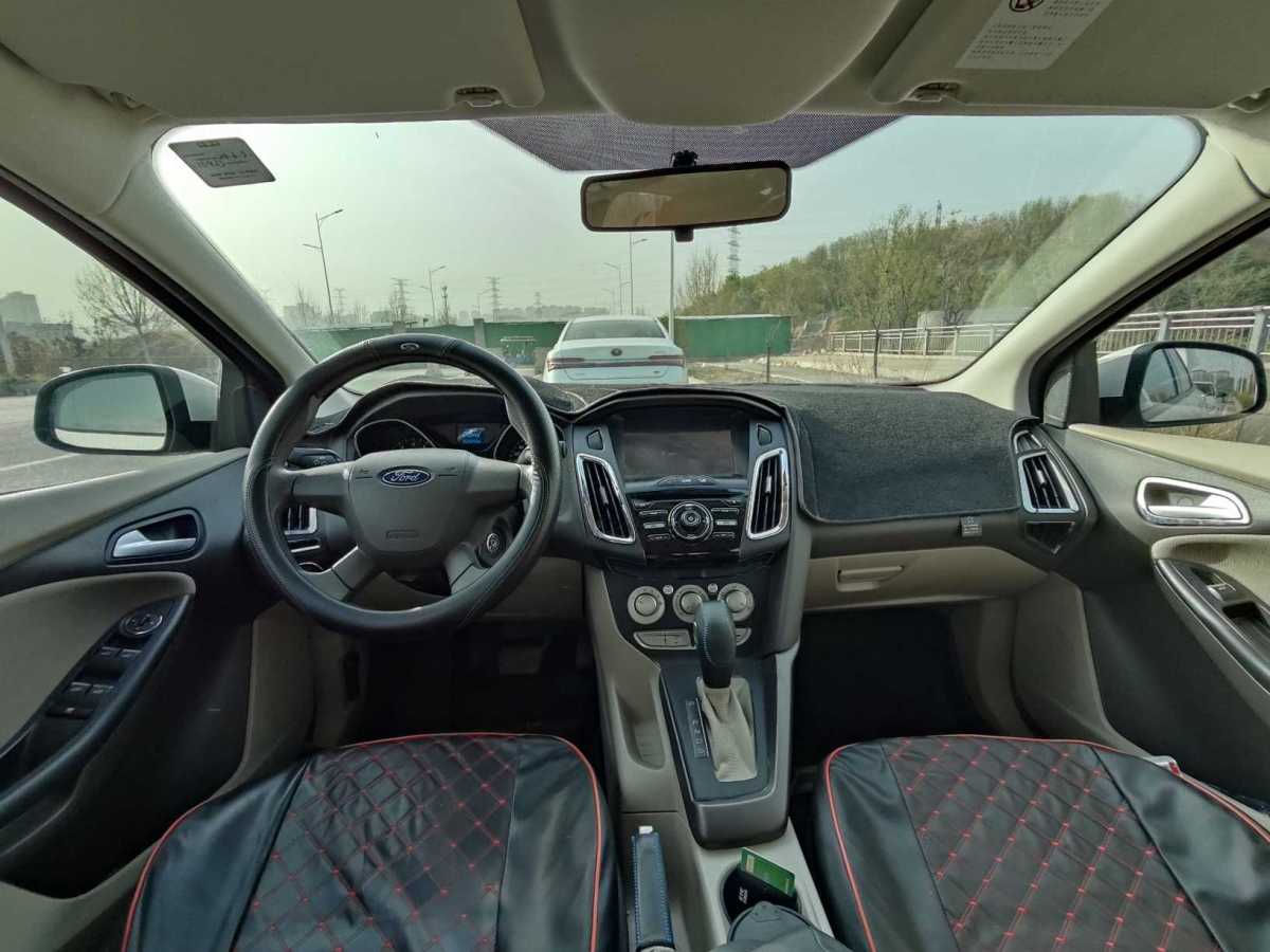 2015年3月福特 福克斯  2012款 三厢 1.6L 自动舒适型
