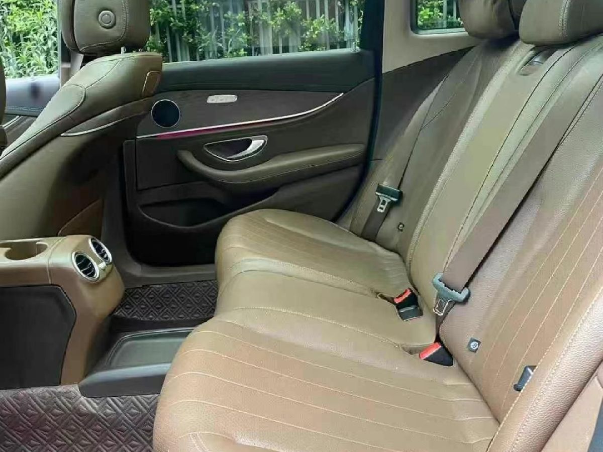 奔馳 奔馳E級(jí)  2019款 E 350 L 運(yùn)動(dòng)型 4MATIC圖片