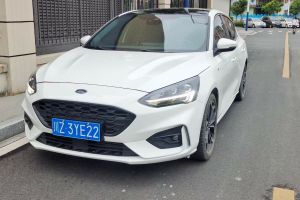 福克斯 福特 三厢 EcoBoost 180 自动ST Line