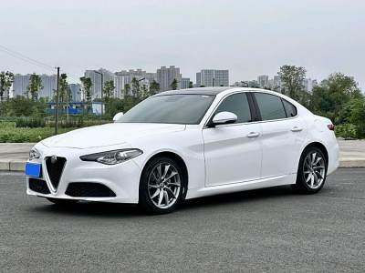 2017年6月 阿尔法·罗密欧 Giulia 2.0T 200HP 豪华版图片