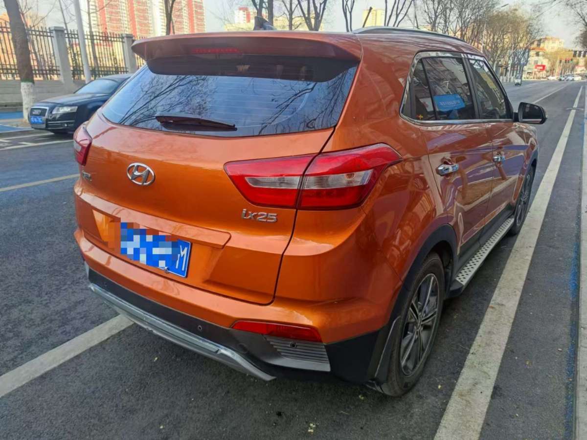 現(xiàn)代 ix25  2015款 1.6L 自動兩驅(qū)尊貴型DLX圖片