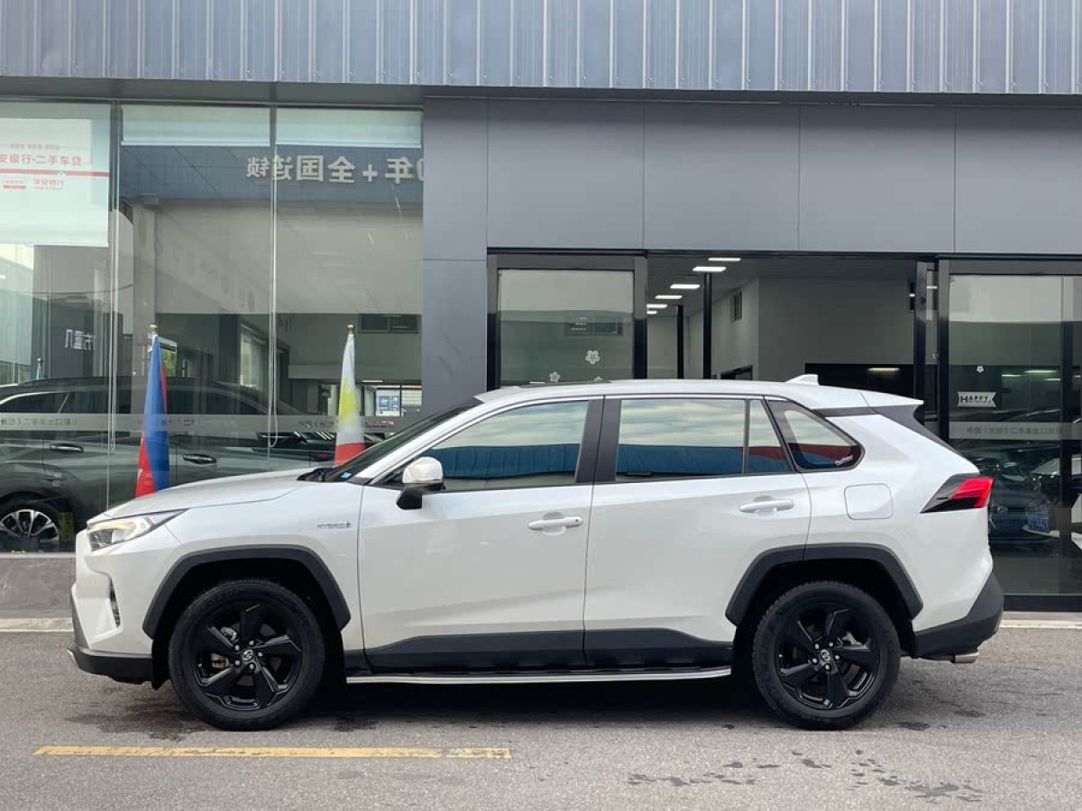 豐田 RAV4榮放  2023款 雙擎 2.5L E-CVT四驅(qū)精英Plus版圖片