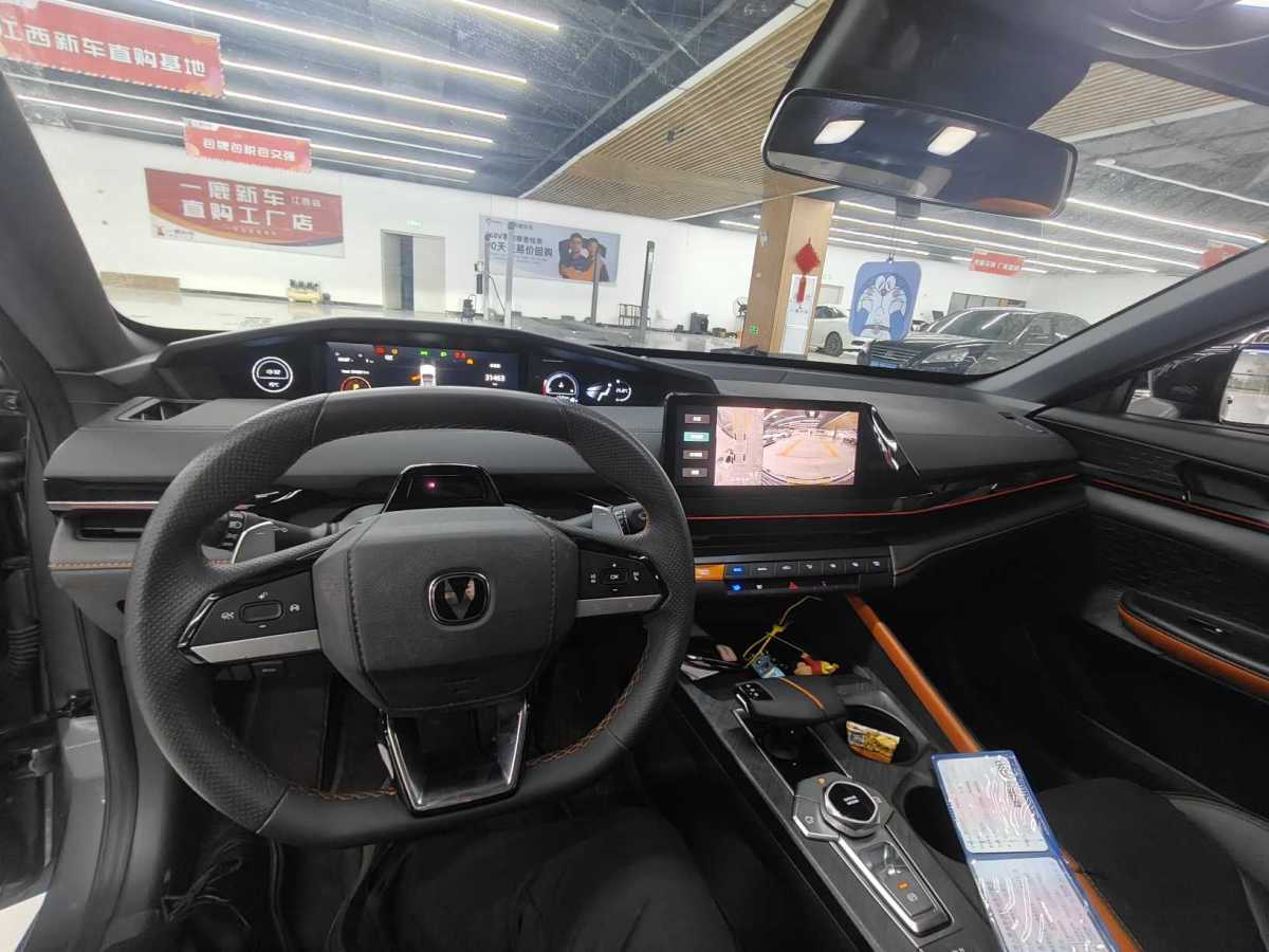 長(zhǎng)安 長(zhǎng)安UNI-V  2022款 1.5T 尊貴型圖片