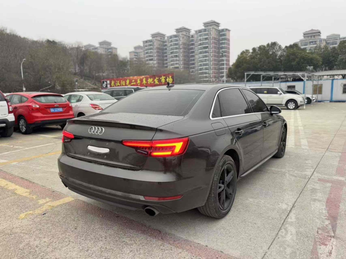 奧迪 奧迪A4L  2017款 Plus 40 TFSI 時(shí)尚型圖片