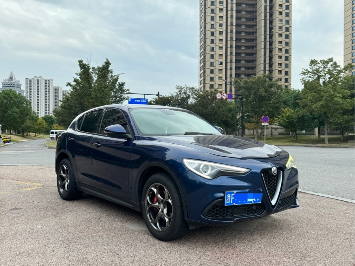 阿尔法·罗密欧 Stelvio  2017款 2.0T 200HP 精英版图片