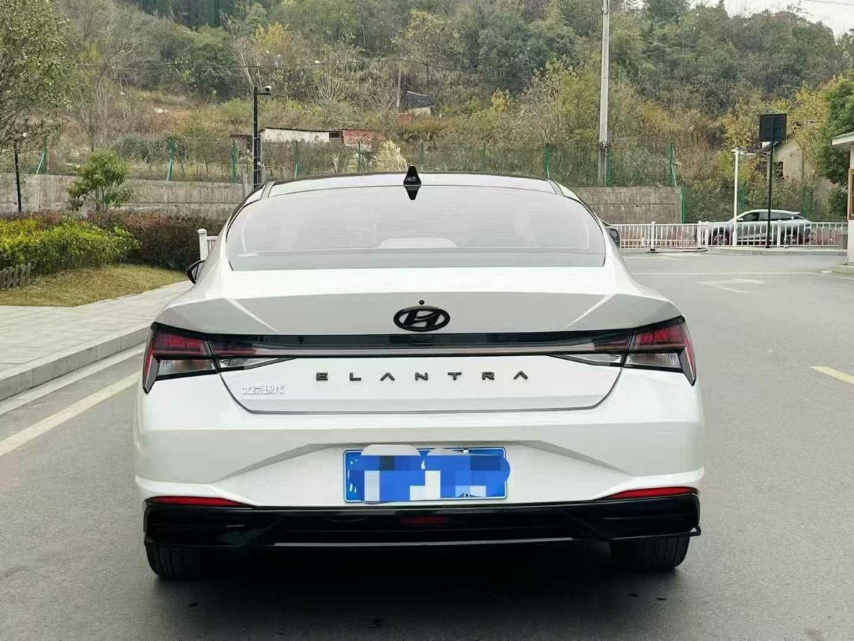 現(xiàn)代 伊蘭特  2022款 1.5L CVT 20周年紀(jì)念款圖片