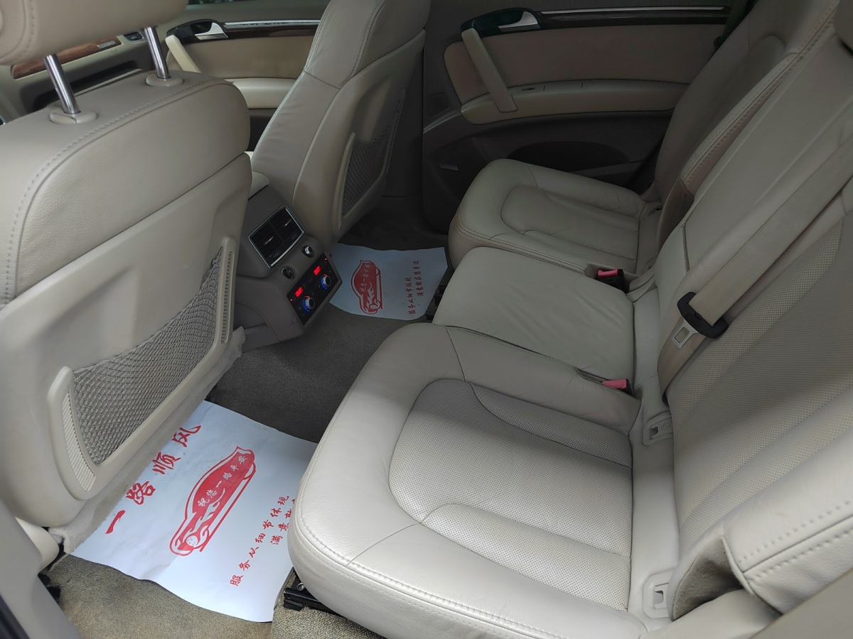 奧迪 奧迪Q7  2010款 3.0 TDI quattro 領(lǐng)先型圖片