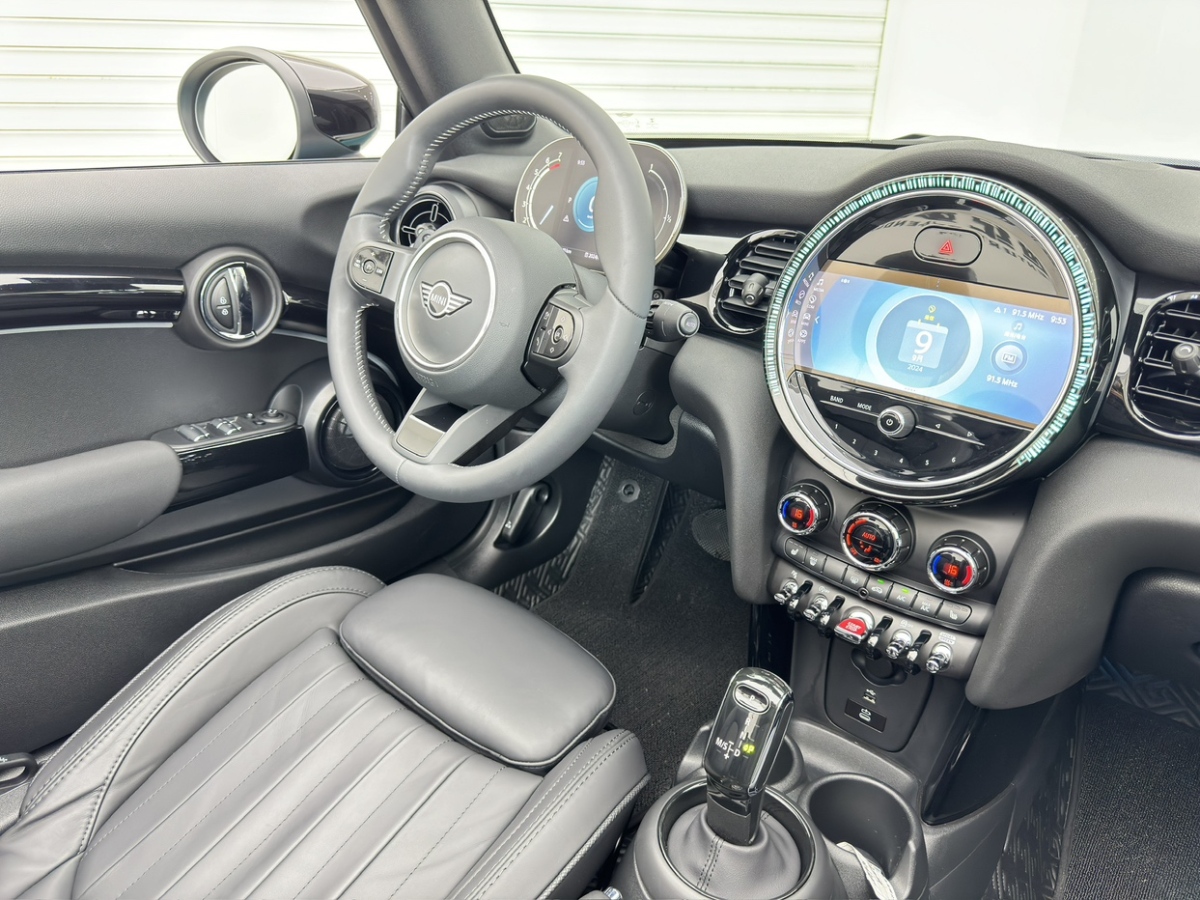 MINI MINI  2023款 改款 2.0T COOPER S CABRIO 藝術(shù)家圖片