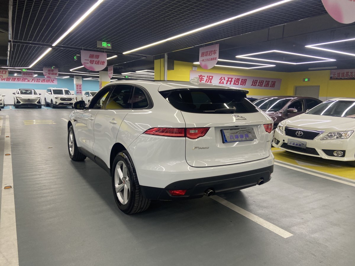 捷豹 F-PACE  2016款 2.0T 兩驅(qū)都市尊享版圖片