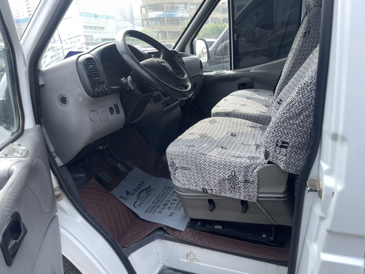 福特 經(jīng)典全順  2013款 2.8T柴油普通型短軸中頂JX493ZLQ4圖片