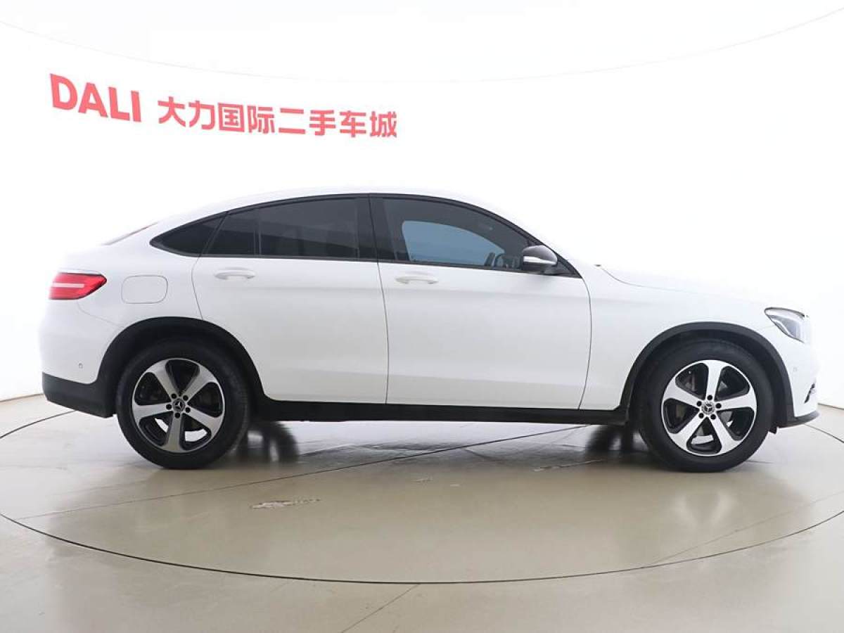 2019年8月奔馳 奔馳GLC  2023款 GLC 300 4MATIC 轎跑SUV