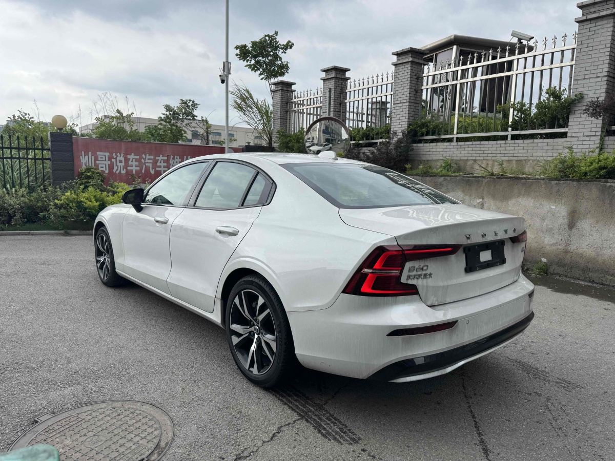 2024年7月沃爾沃 S60L  2024款 B5 智雅運(yùn)動(dòng)版