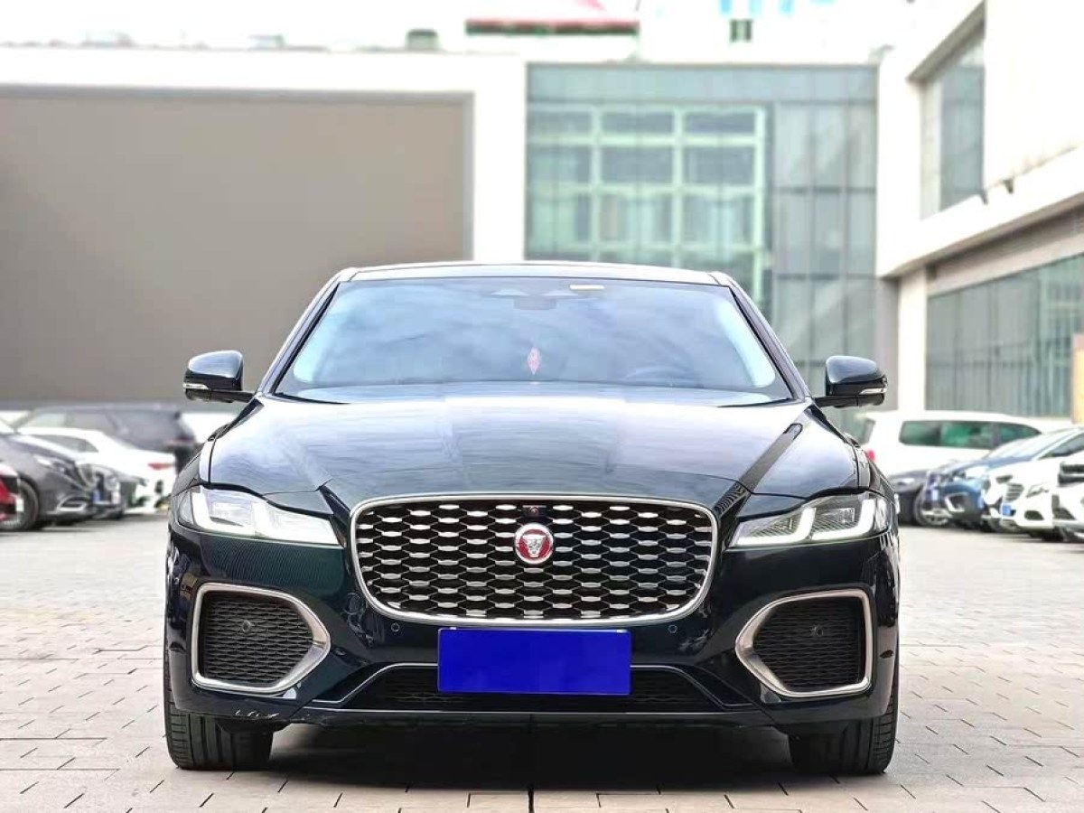 捷豹 XFL  2022款 XFL 2.0T P250 兩驅(qū)尊享豪華版圖片