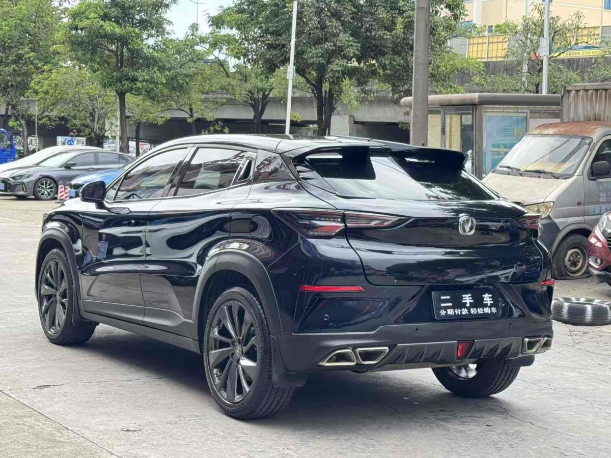 長(zhǎng)安 UNI-T  2020款 1.5T 尊貴型圖片