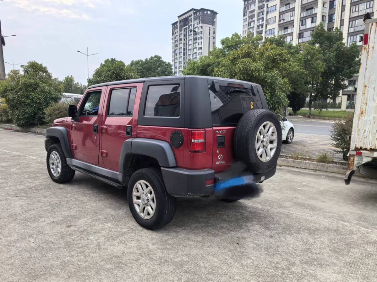 北京 BJ40  2016款 40L 2.0T 手動四驅(qū)尊貴版圖片