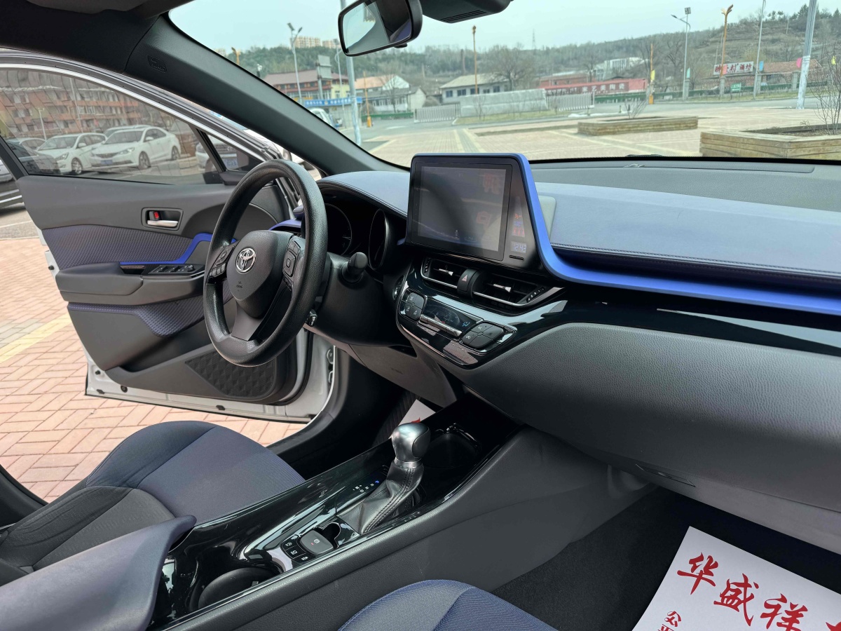 丰田 C-HR  2018款 2.0L 酷跑领先天窗版 国VI图片