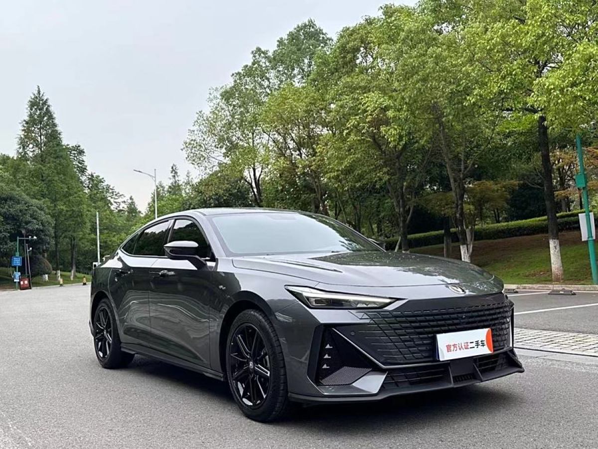 長(zhǎng)安 長(zhǎng)安UNI-V  2022款 1.5T 尊貴型圖片