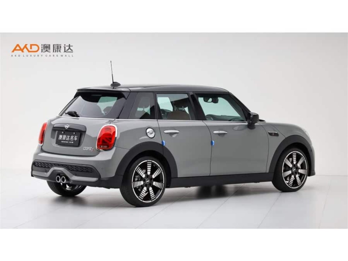 MINI MINI  2023款 2.0T COOPER S 藝術(shù)家 五門版圖片