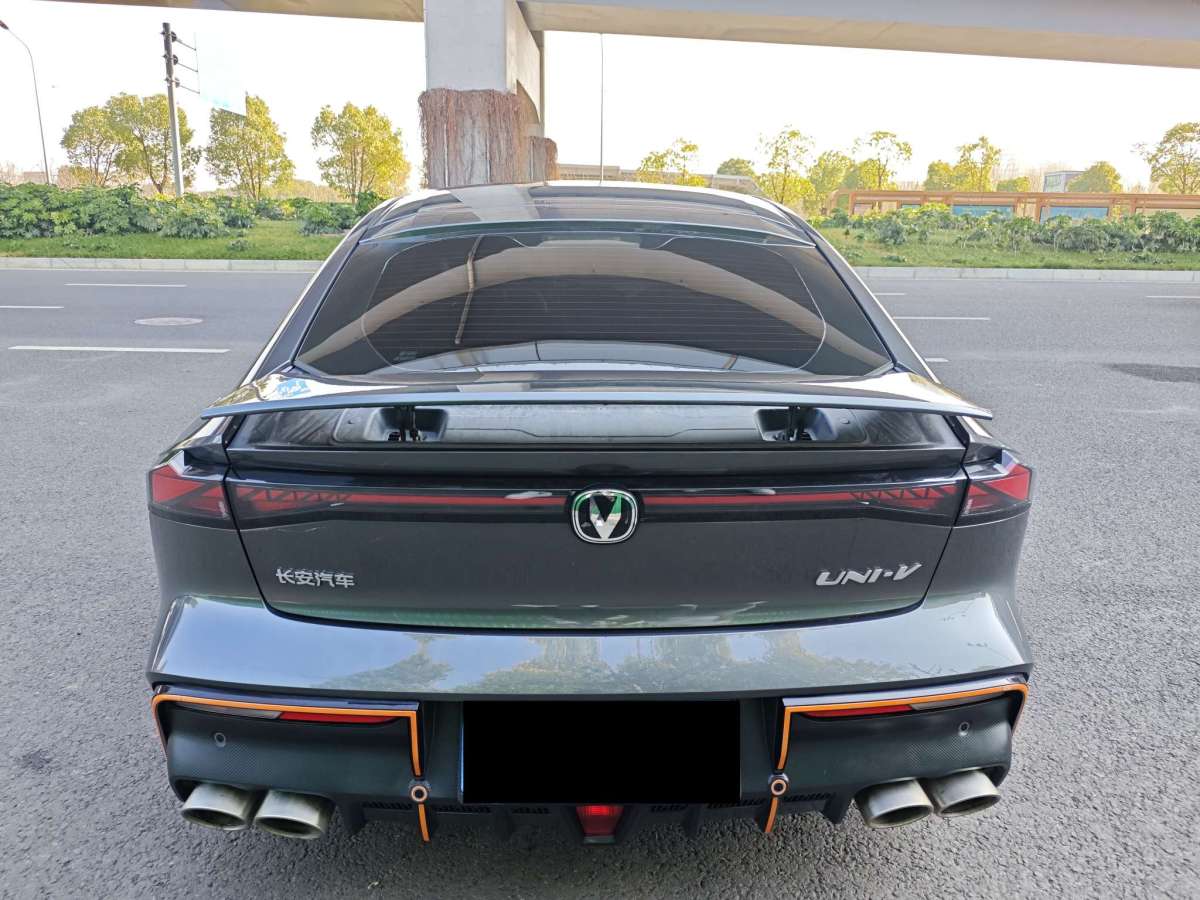 長(zhǎng)安 長(zhǎng)安UNI-V  2022款 1.5T 運(yùn)動(dòng)版圖片