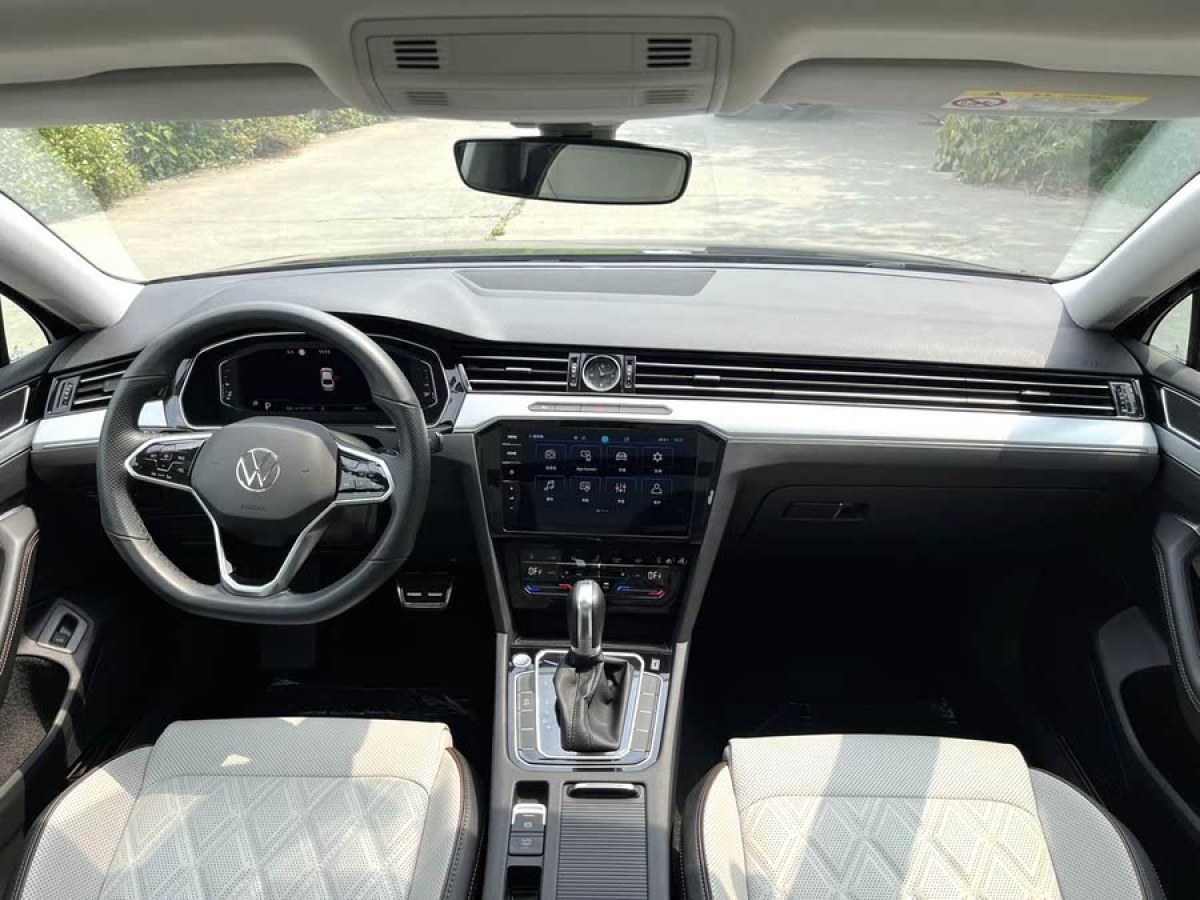 大眾 邁騰  2023款 200萬(wàn)輛紀(jì)念版 330TSI DSG豪華型圖片