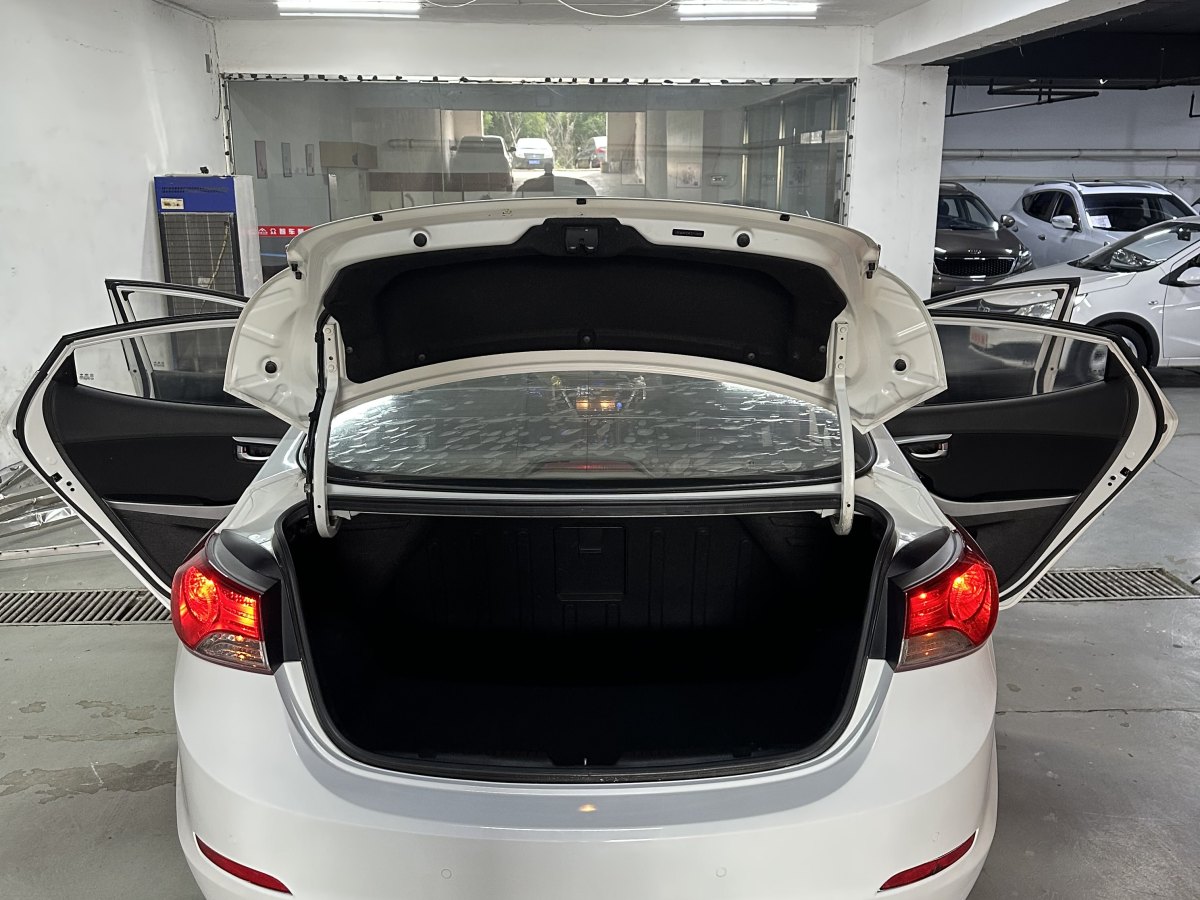 現(xiàn)代 朗動  2015款 1.6L 自動領(lǐng)先型圖片
