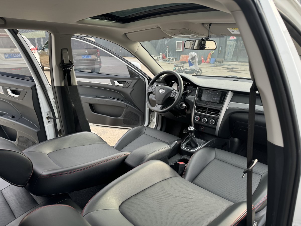 奔騰 B30  2017款 1.6L 手動豪華型圖片