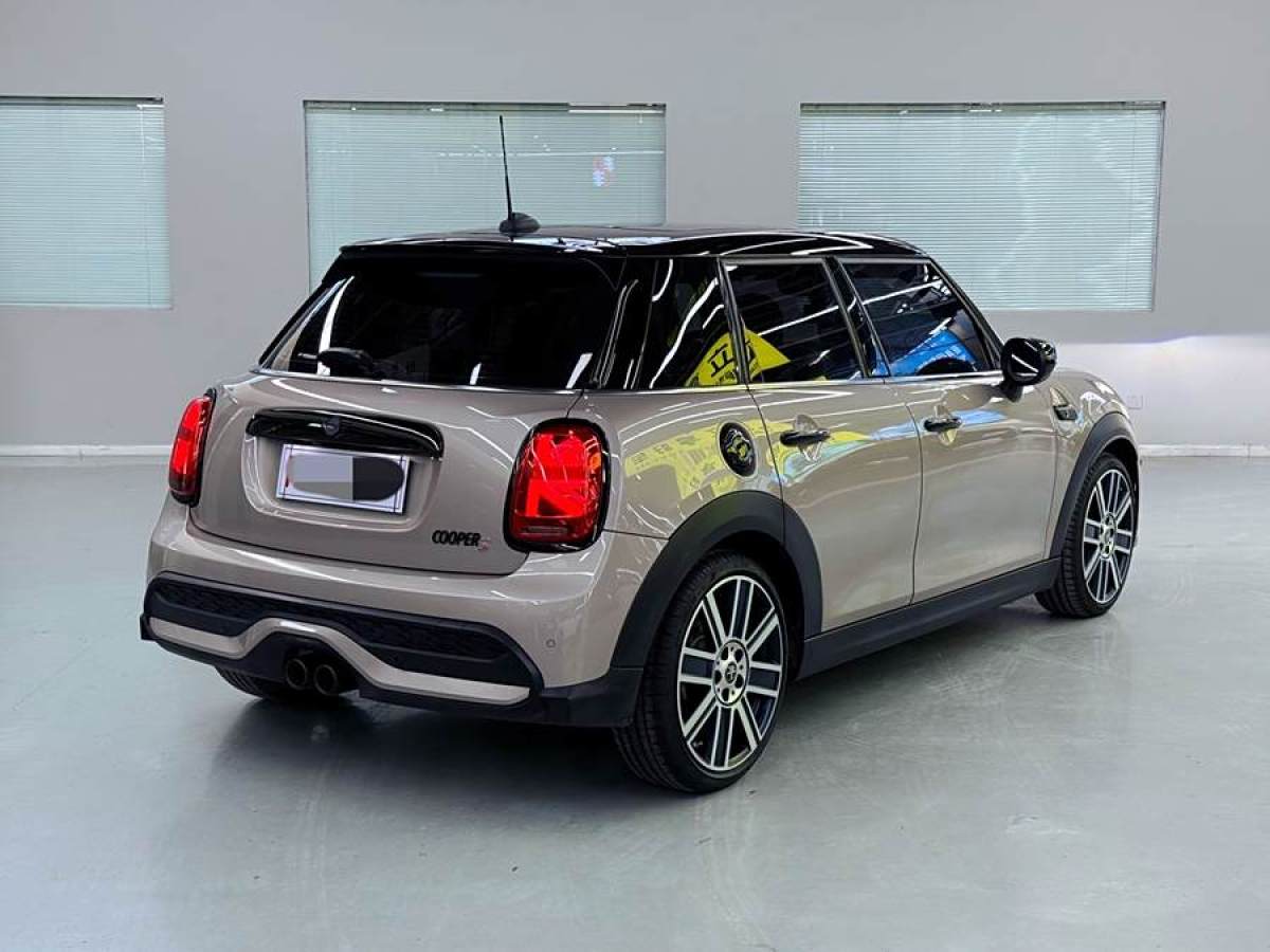 MINI MINI  2022款 2.0T COOPER S 藝術(shù)家 五門(mén)版圖片