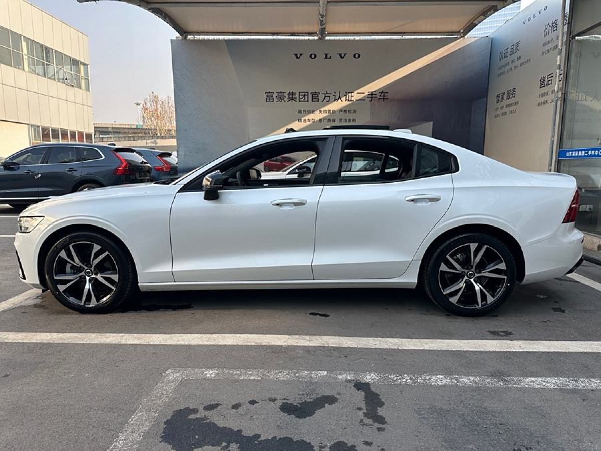 沃爾沃 S60L  2024款 B5 智雅運(yùn)動(dòng)版圖片