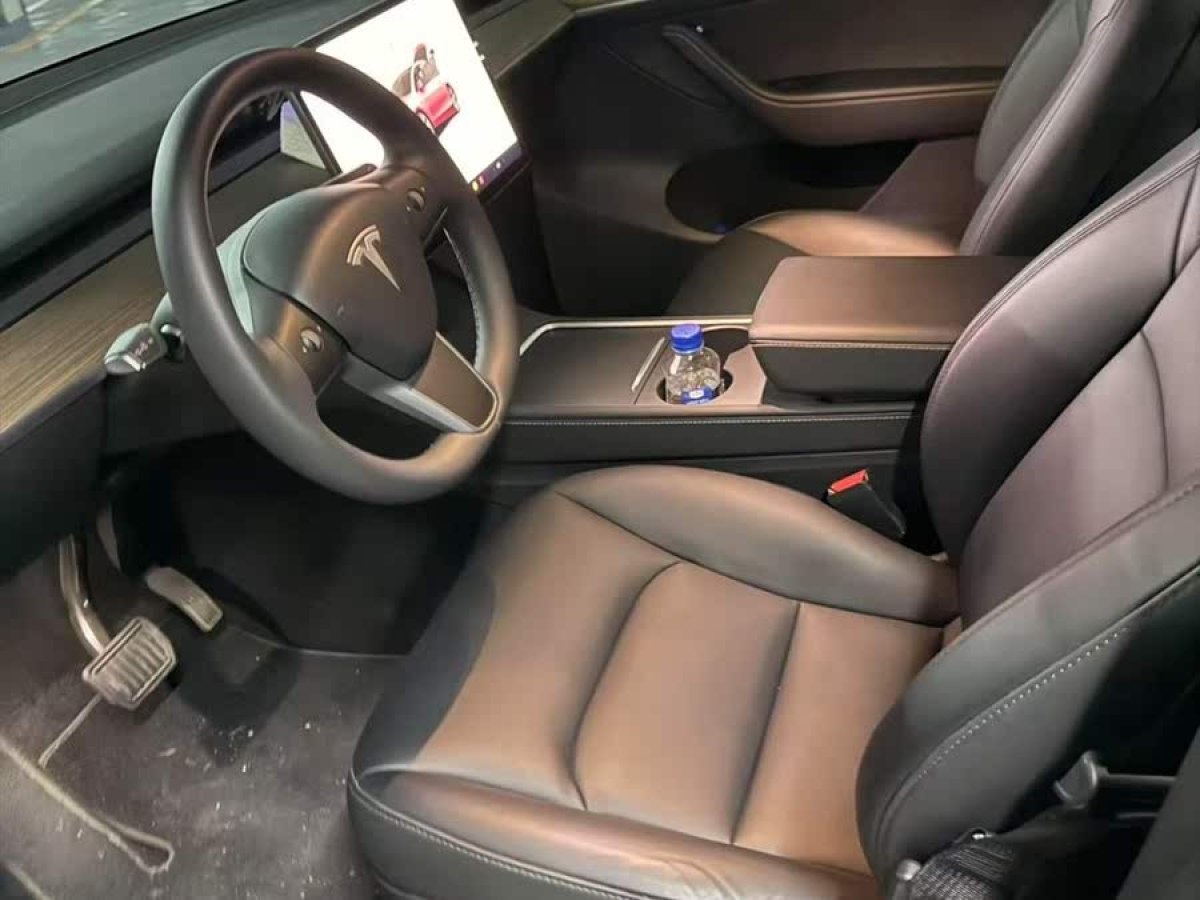 特斯拉 Model Y  2023款 后輪驅(qū)動(dòng)版圖片