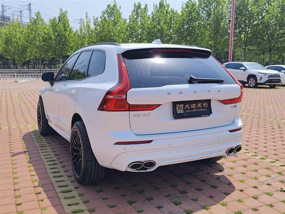 沃爾沃 XC60  2022款 B5 四驅(qū)智遠(yuǎn)運(yùn)動版圖片