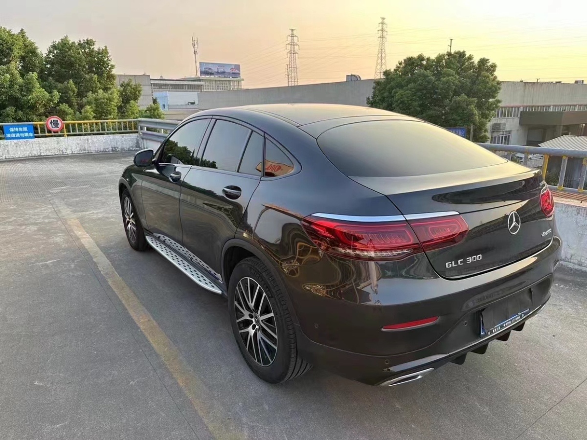 2023年07月奔馳 奔馳GLC  2022款 改款 GLC 260 4MATIC 轎跑SUV