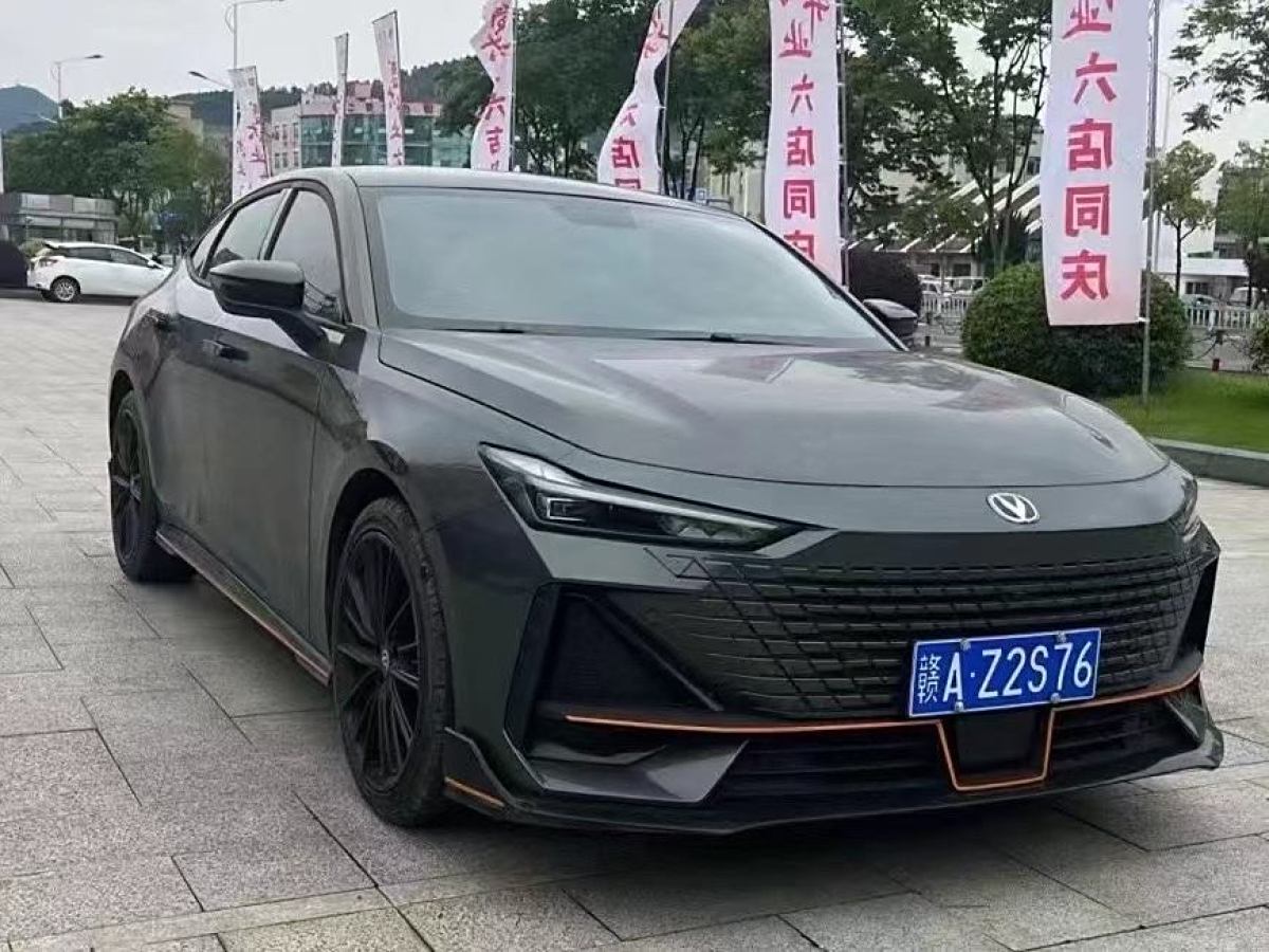 長安 長安UNI-V  2023款 1.5T 運(yùn)動版圖片