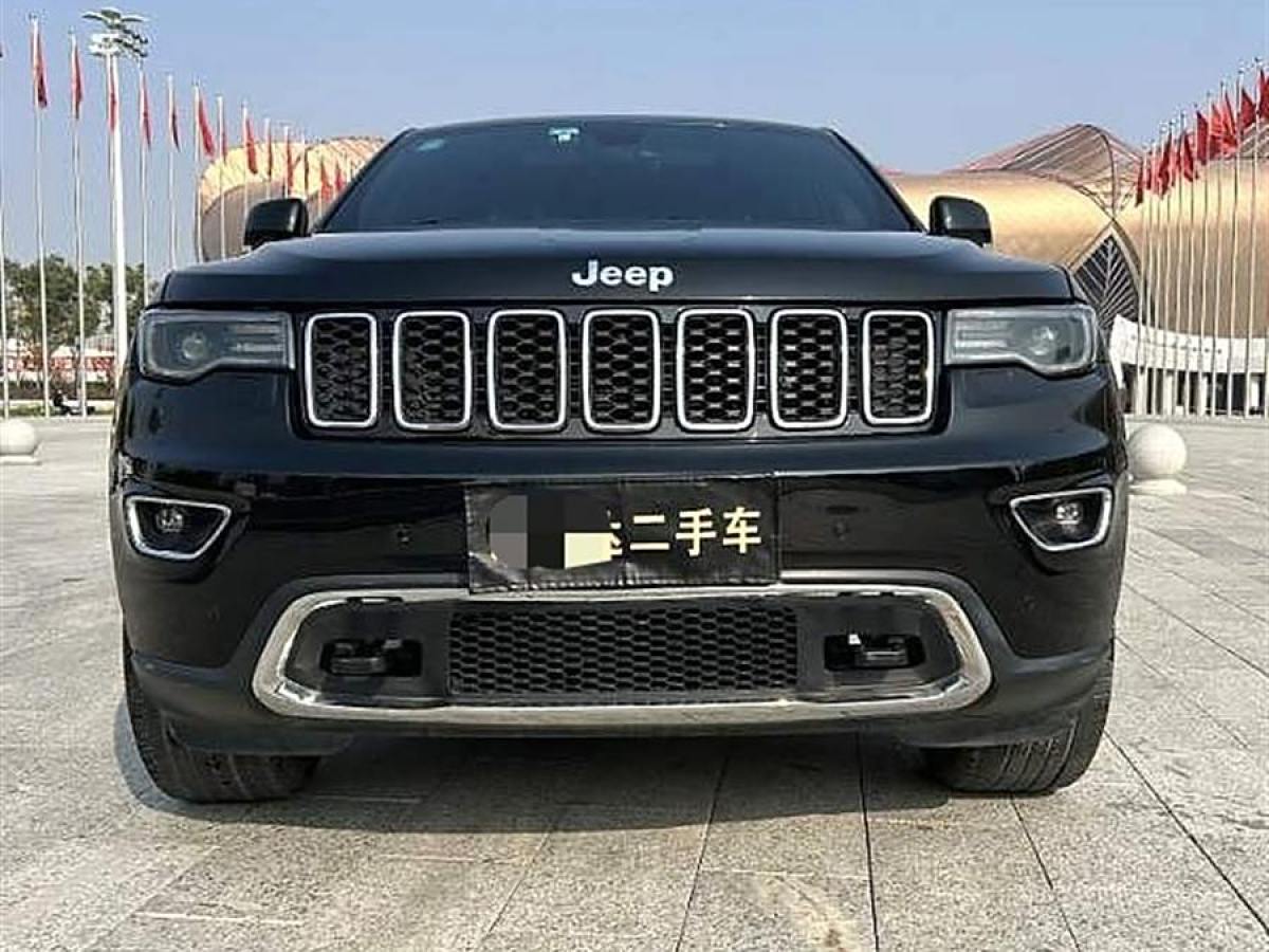 2018年11月Jeep 大切諾基  2017款 3.0L 舒享導(dǎo)航版