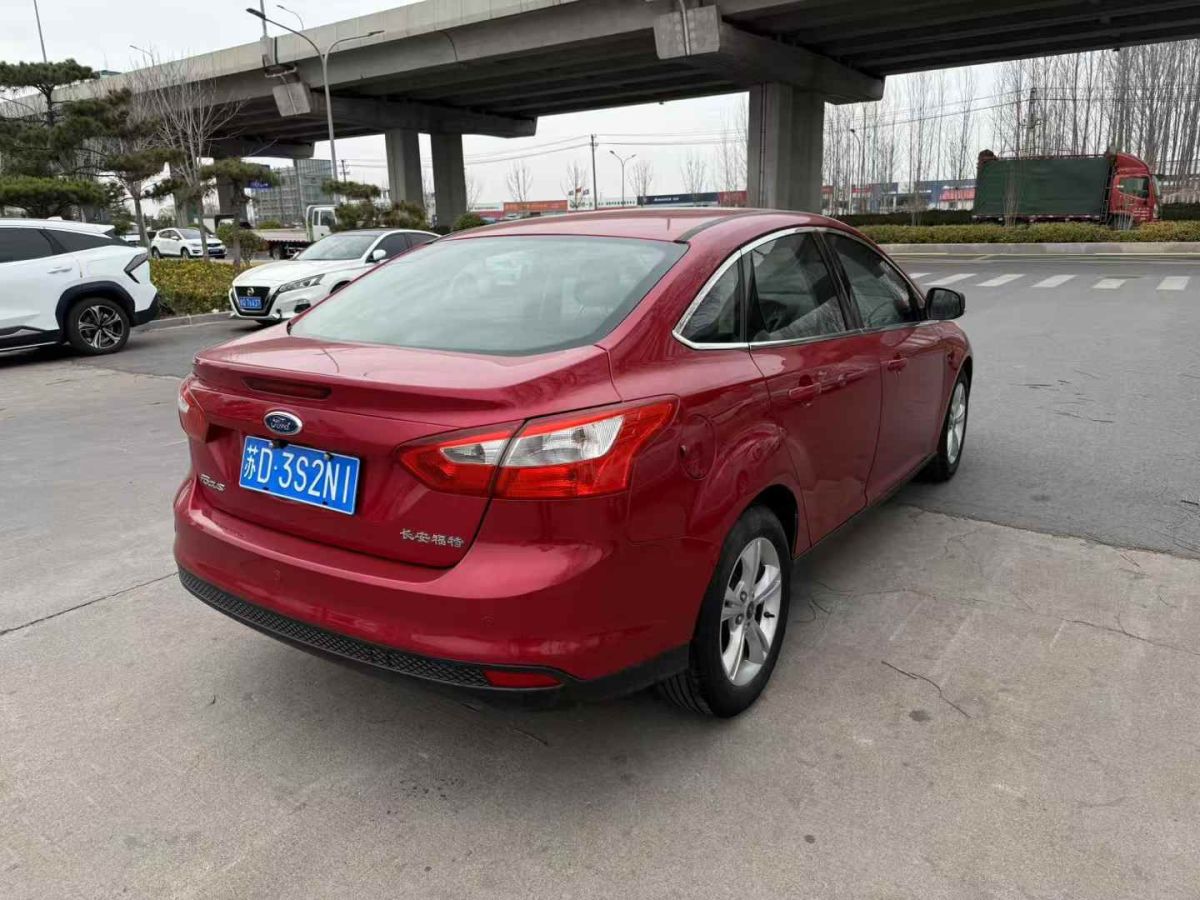 福特 ?？怂? 2014款 兩廂經(jīng)典 1.8L 自動酷白典藏版圖片