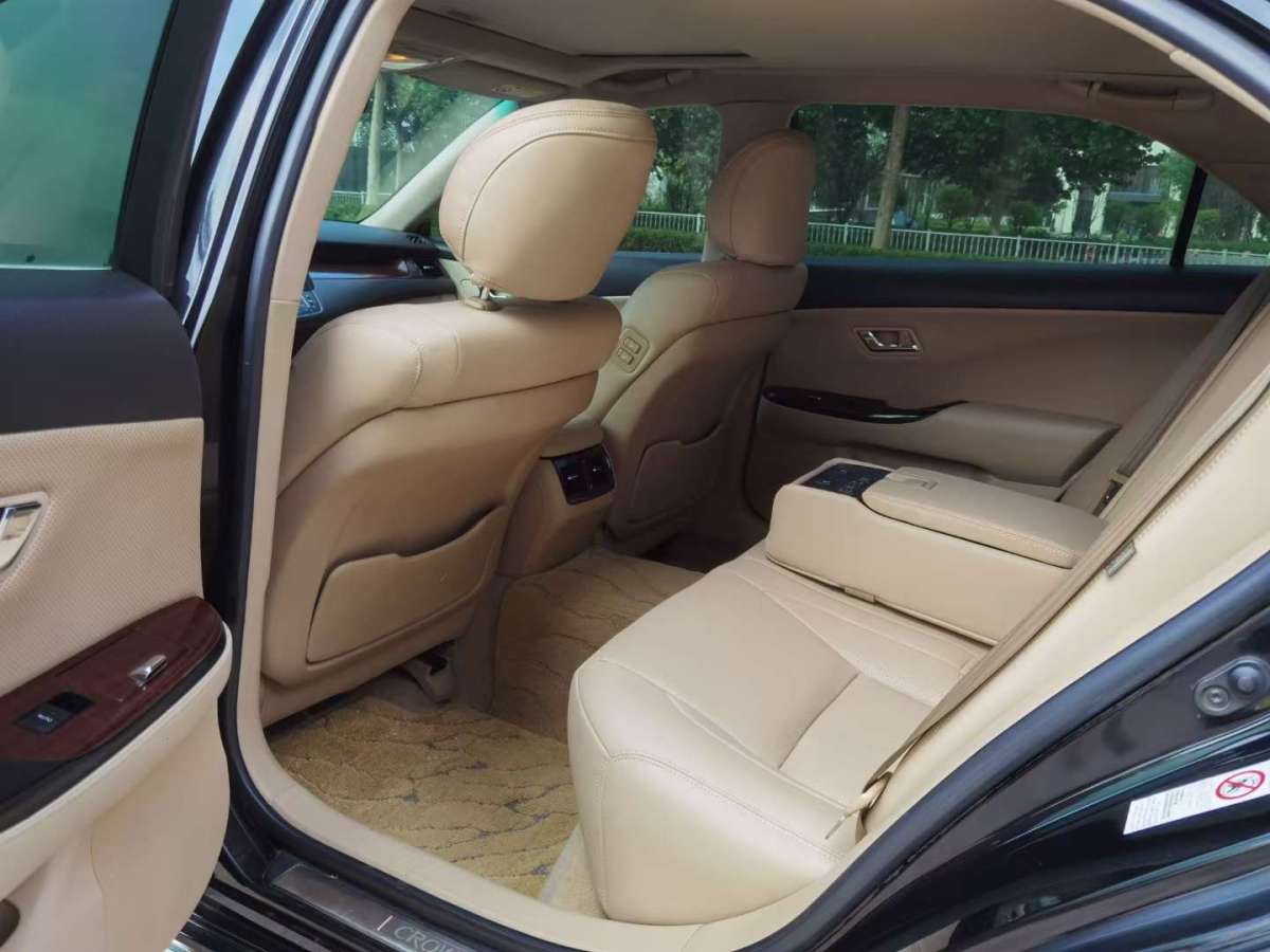 豐田 皇冠  2012款 2.5L Royal 導(dǎo)航版圖片