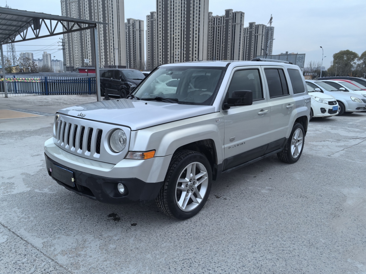 Jeep 自由客  2011款 2.4 70周年限量版圖片