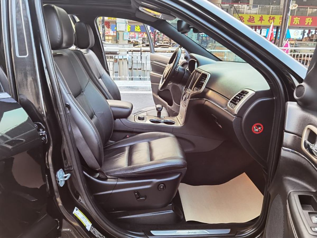 Jeep 大切諾基  2014款 3.0L 舒享導(dǎo)航版圖片