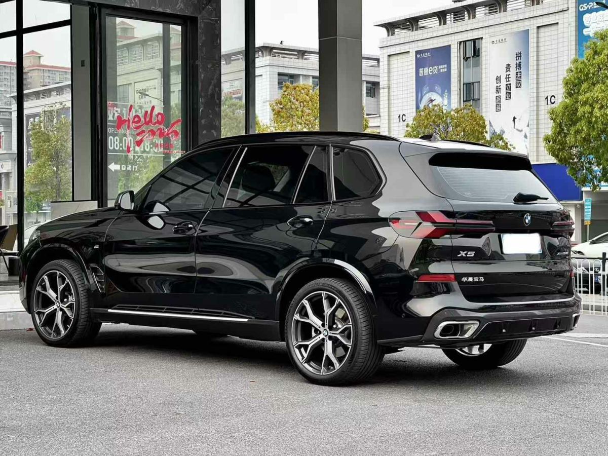 寶馬 寶馬X5  2024款 xDrive 40Li 尊享型黑焰限量版圖片