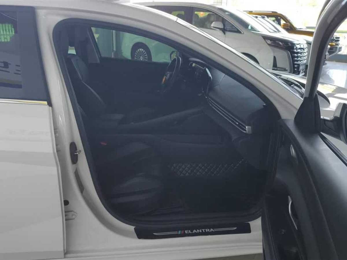 現(xiàn)代 伊蘭特  2022款 1.5L CVT LUX尊貴版圖片