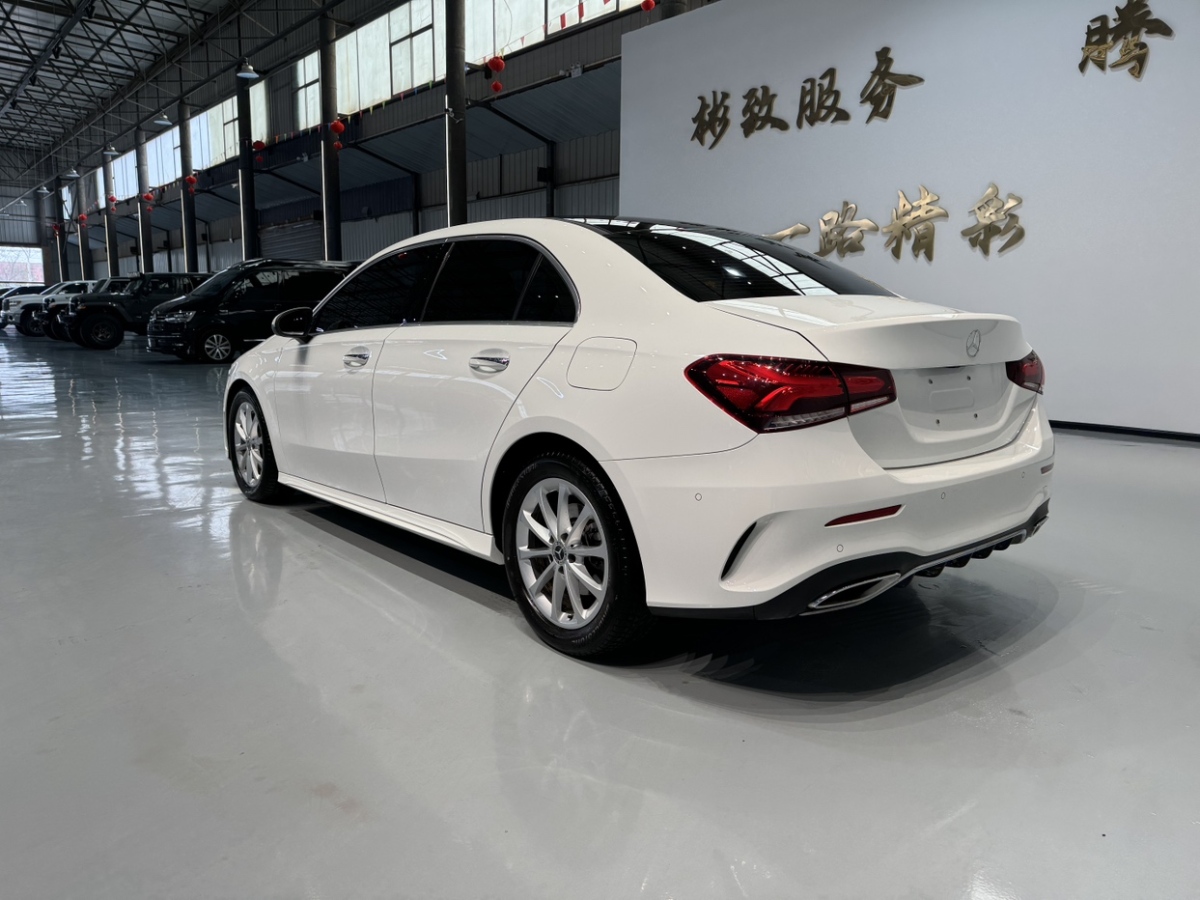 奔馳 奔馳A級(jí)  2021款 A 200 L 運(yùn)動(dòng)轎車動(dòng)感型圖片