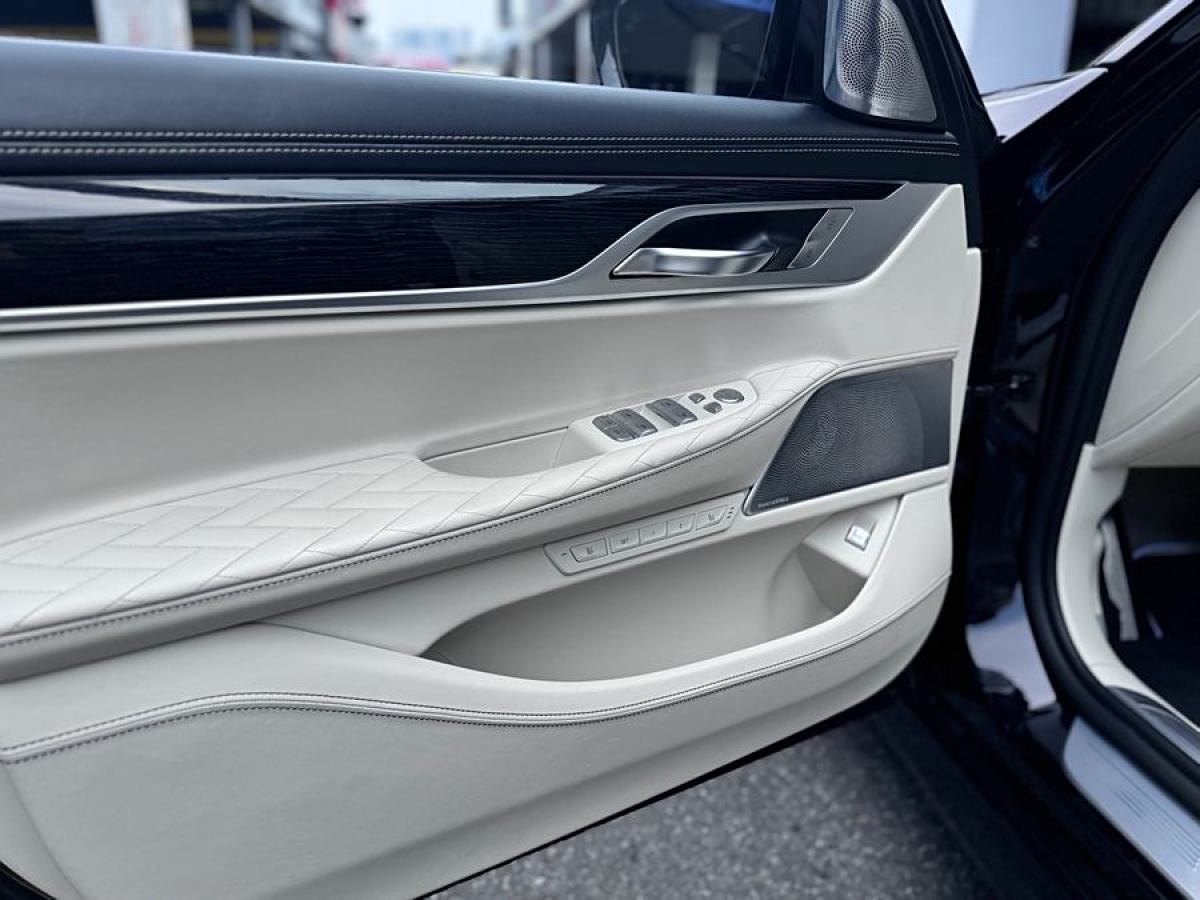 宝马 宝马7系  2019款 M760Li xDrive V12 运动套装图片