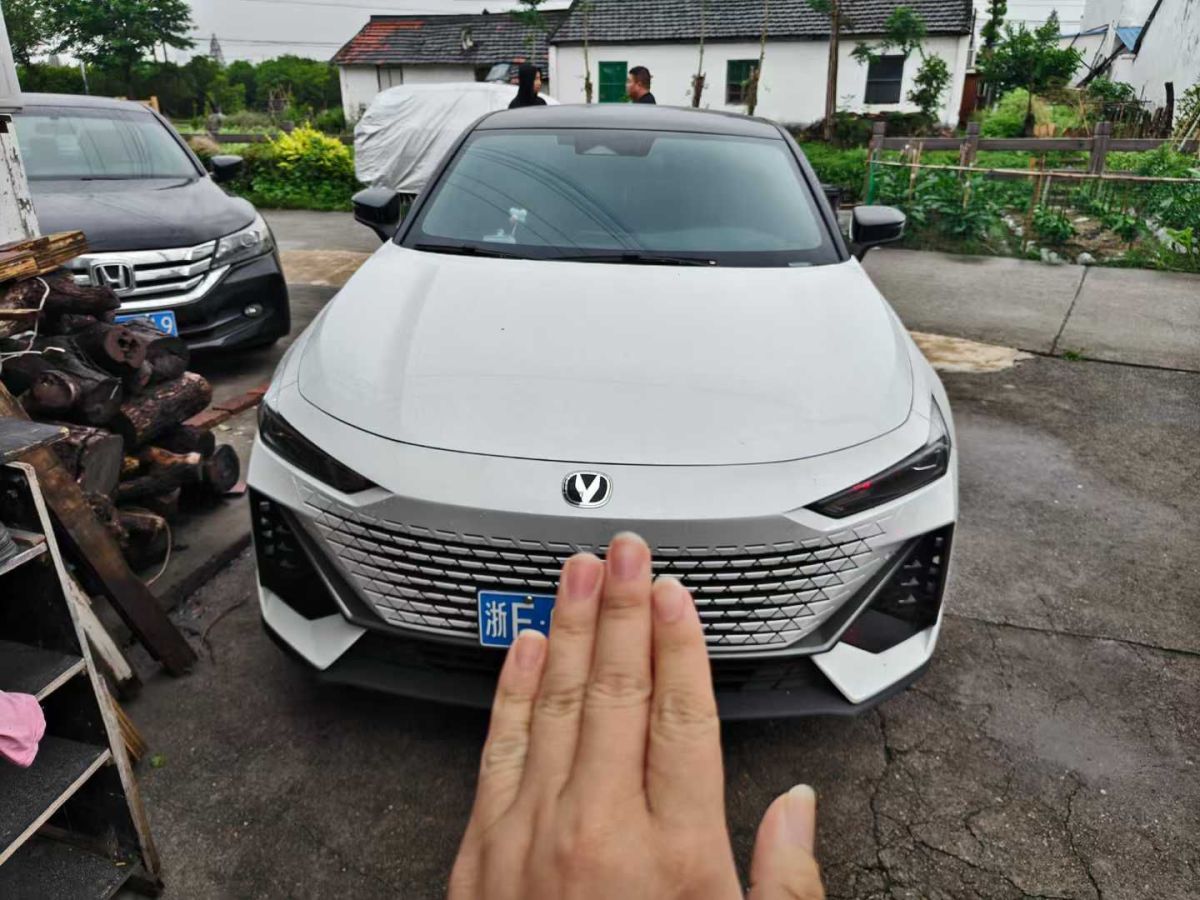 長安 長安UNI-V  2023款 1.5T 尊享型圖片