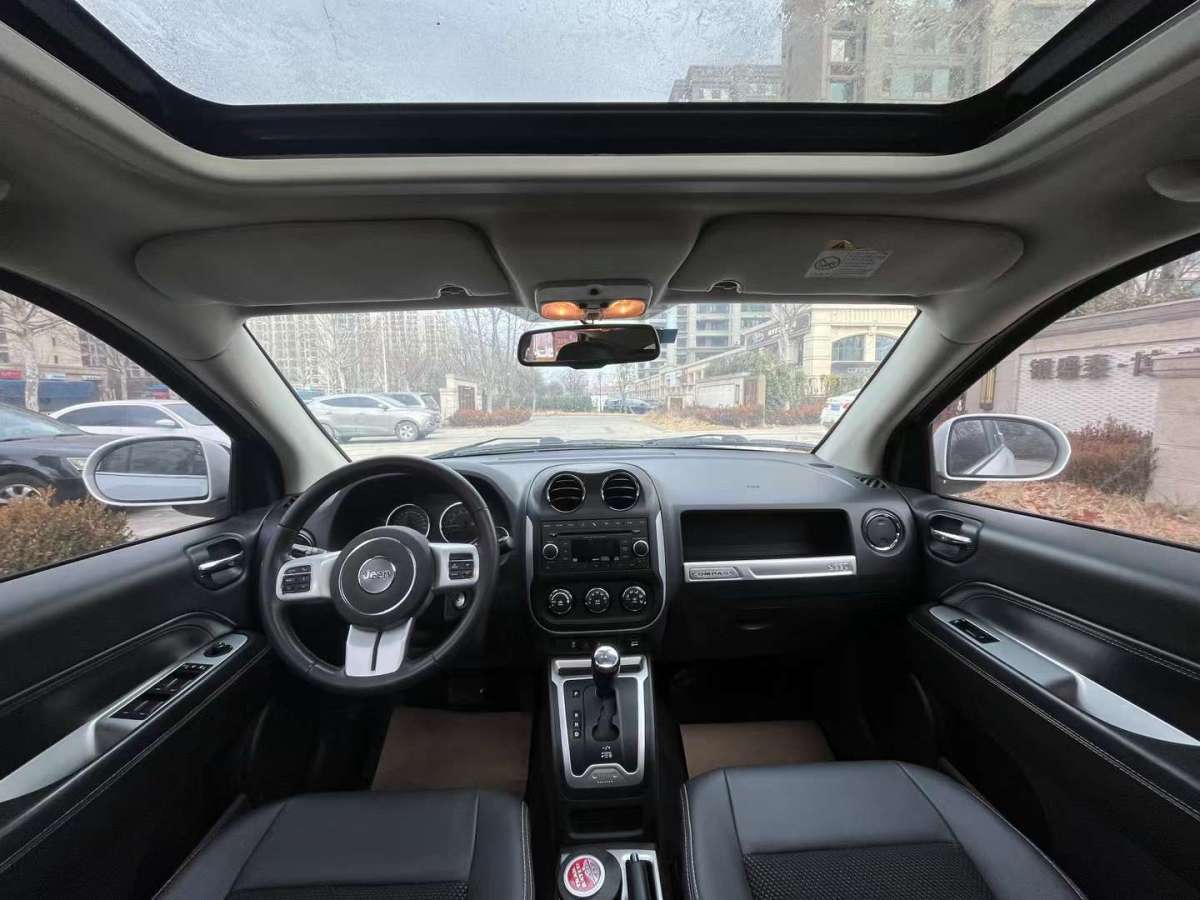 Jeep 指南者  2014款 2.4L 四驱豪华导航版图片